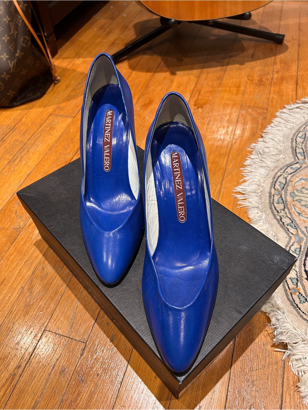 Martinez Valero Women's Royal Blue Pointed Toe Leather Pumps